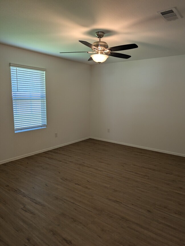 Building Photo - Charming 3 beds 2 baths in New Caney!