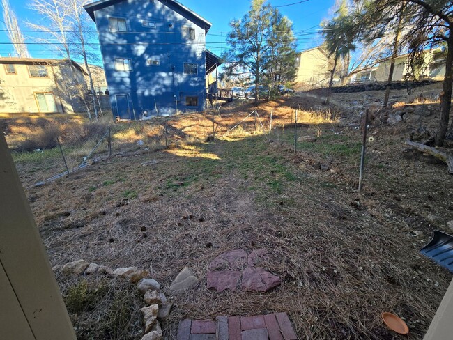 Building Photo - 2 Bed, 1 Bath Townhouse next to NAU!! Stud...