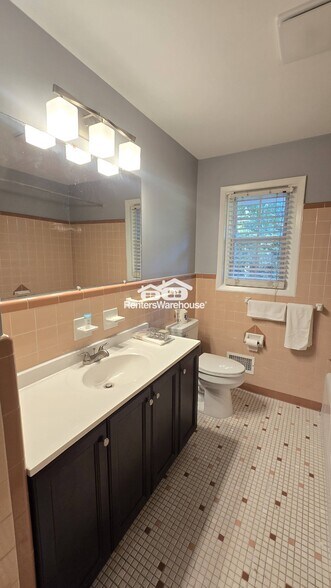 Building Photo - 1305 Panola Rd