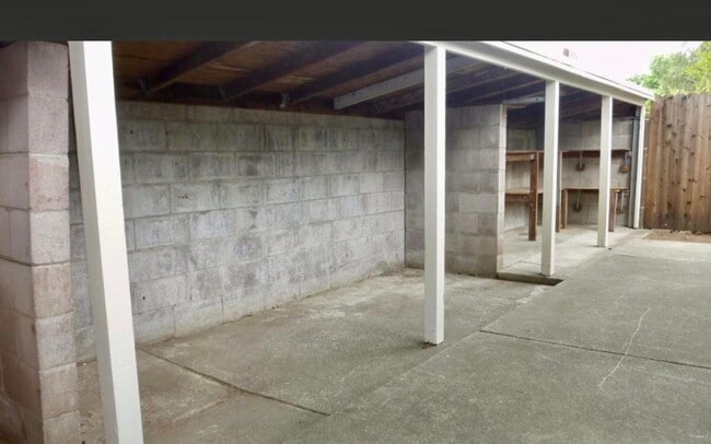 Building Photo - 3860 Linda Vista Ave