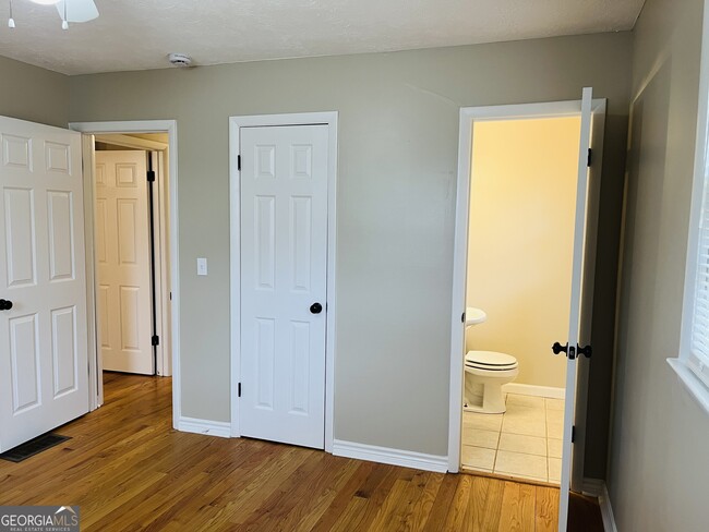 Building Photo - 1085 Horsley Mill Rd