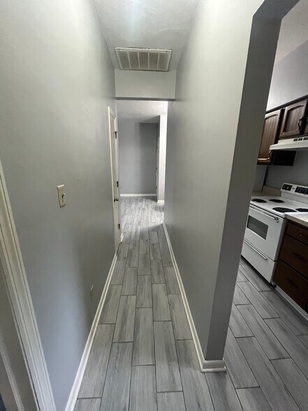 Hallway - 2422 Ligonier St