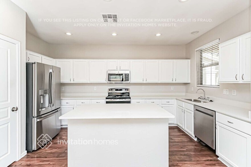 Building Photo - 3771 E Santa Fe Ln