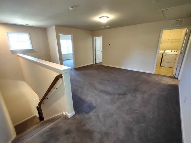 Building Photo - Beautiful Home located in the Starmount Co...