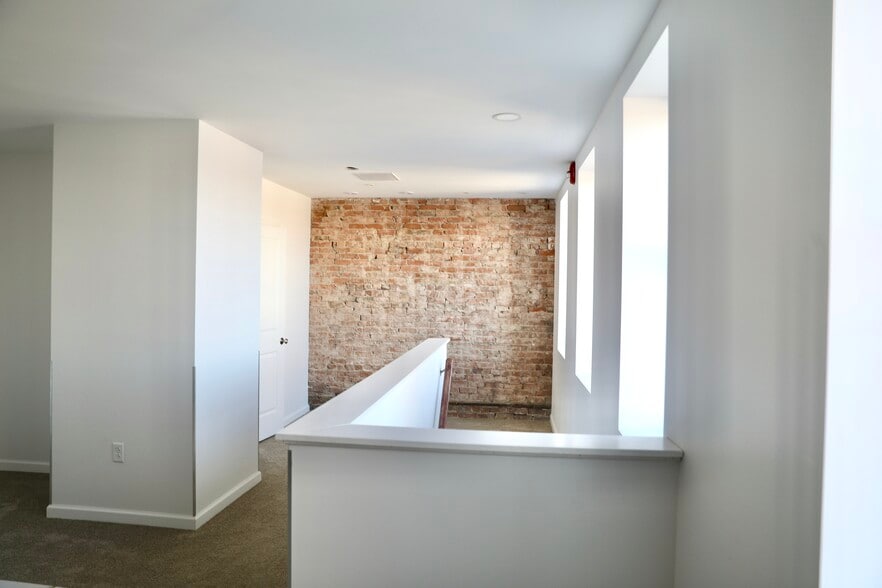 Building Photo - 439 N Salina St