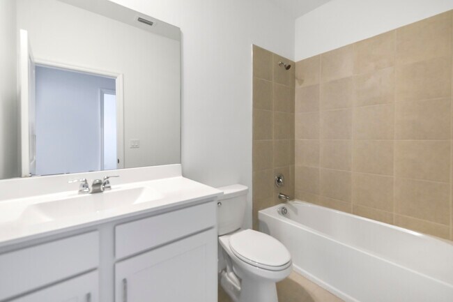 Building Photo - 4519 Hollister Ave