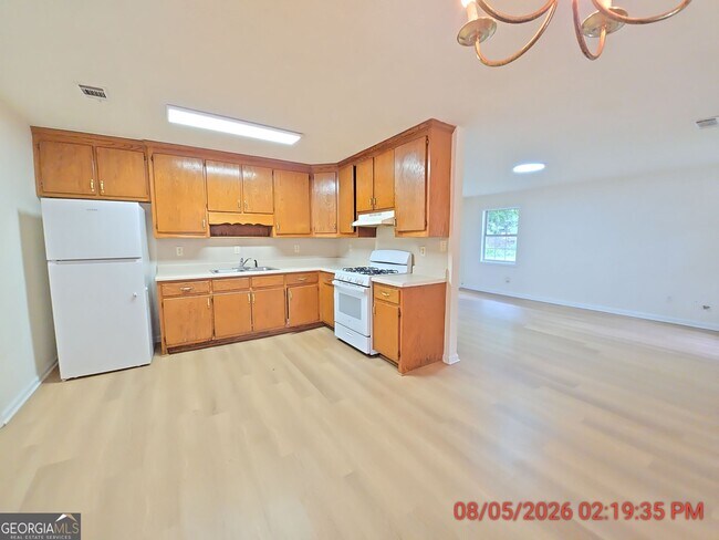 Building Photo - 48 Phillips Dr