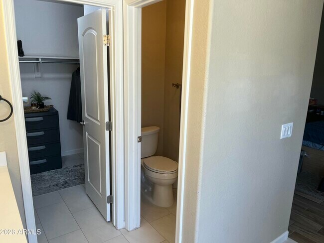 Building Photo - 1181 W Goldfinch Way
