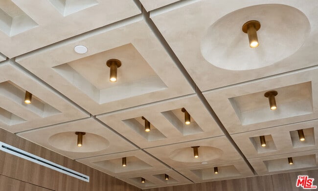 Building Photo - 1021 N Ogden Dr