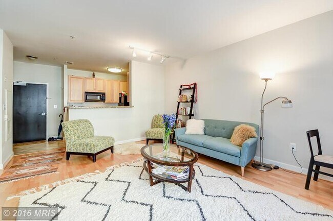 Building Photo - Westend/Georgetown One Bedroom, One Bath i...
