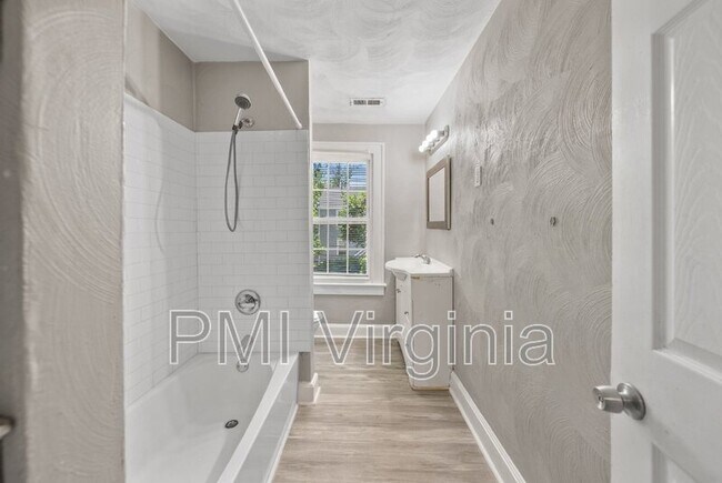 Building Photo - 259 A View Ave