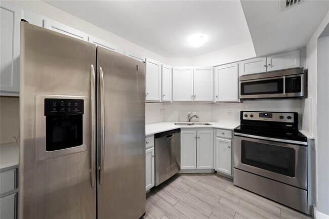 Building Photo - 3280 Spanish Moss Terrace
