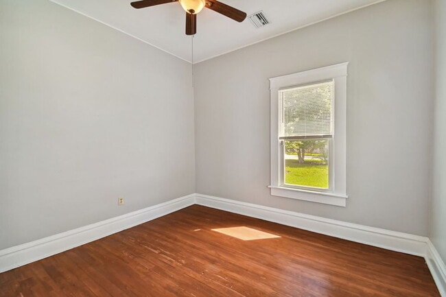 Building Photo - Beautifully restored 4 bedroom home with f...