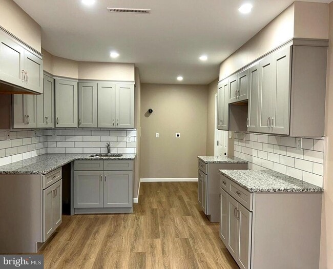 Building Photo - 61 Dewald Rd