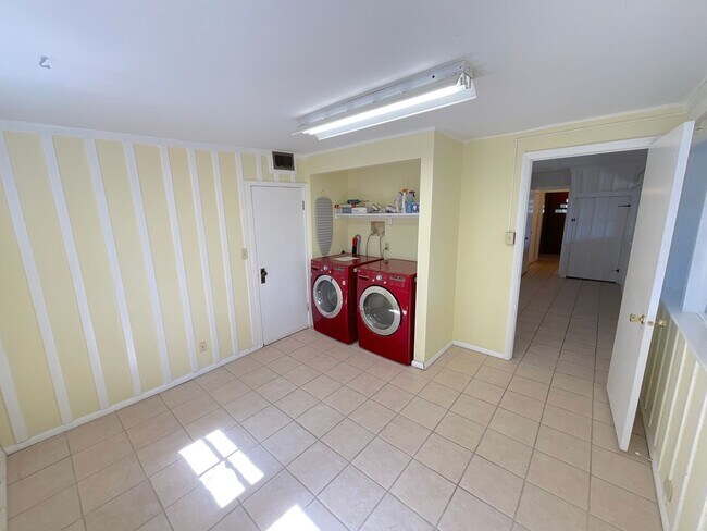 Building Photo - 3 Bedroom Home Available Near Old Stage Rd...