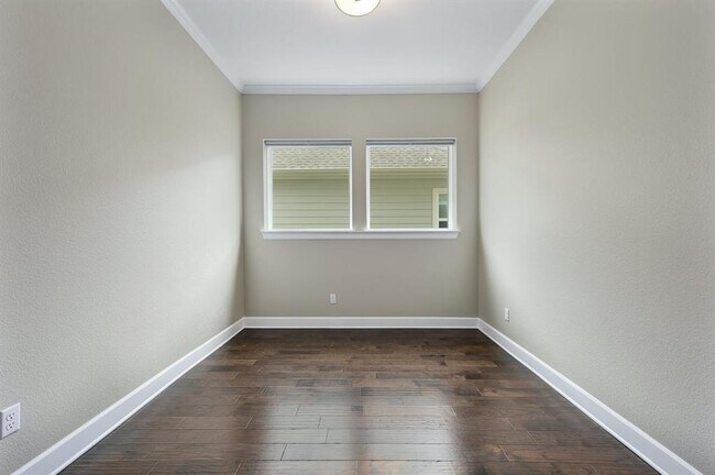 Building Photo - 286 Dayridge Dr