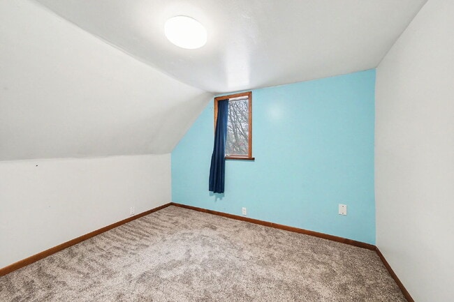 Building Photo - Stunning 3 bedroom rental minutes from downtown - $1800/Month