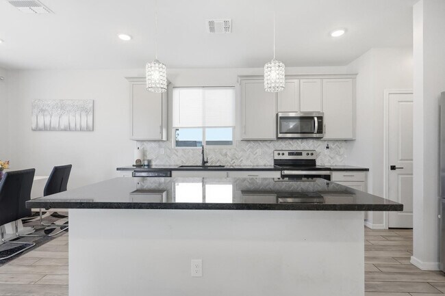 Building Photo - 997 S 150th Dr