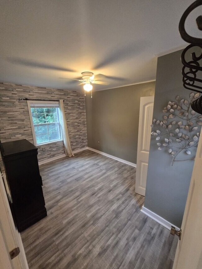 Building Photo - Maryville 37804 - Brand New 1 bedroom, 1 bath in the Heart of Maryville - Contact Troy Adams (865...