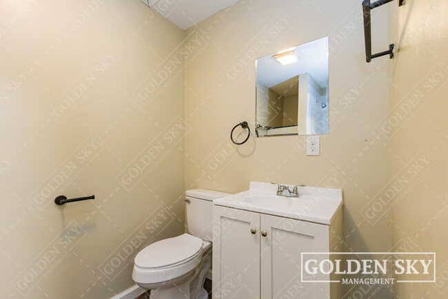 Building Photo - 615 S Mound St