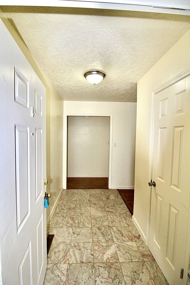 Building Photo - 2000 Alameda St