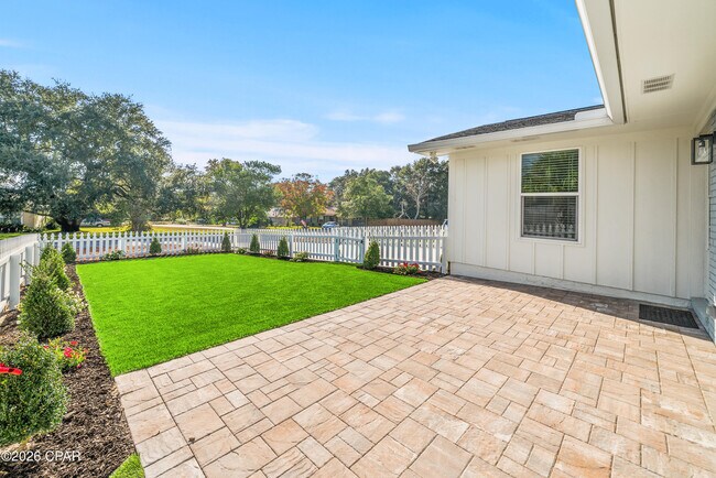 Building Photo - 121 Lakeside Cir