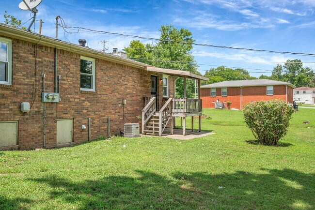 Building Photo - Furnished, remodeled 2BR near Nashville hospitals, all utilities and WiFi included, updated kitch...