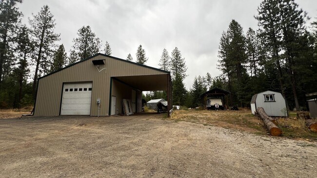 Building Photo - 39210 N Ponderosa Ln