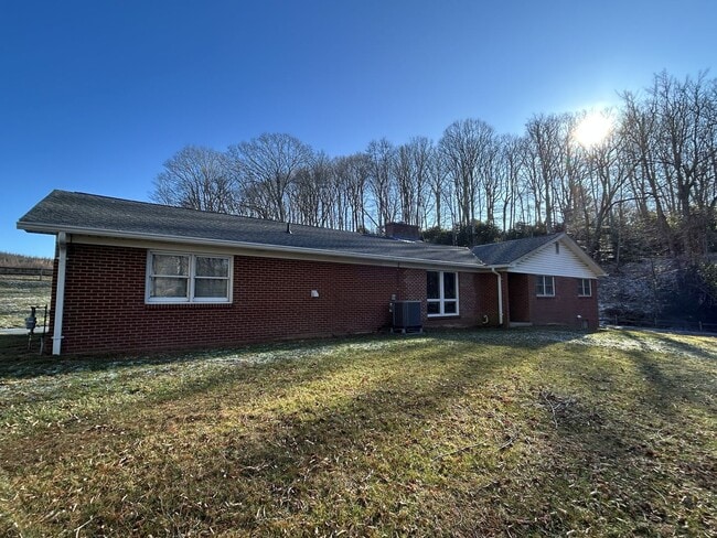Building Photo - Spacious Brick Ranch Nestled Away — Close to Town!