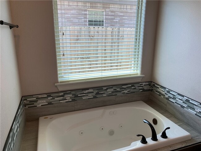 Building Photo - 3203 SW Joshua Ave