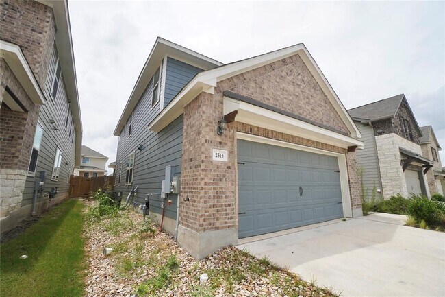 Building Photo - 2513 Danbury Ln