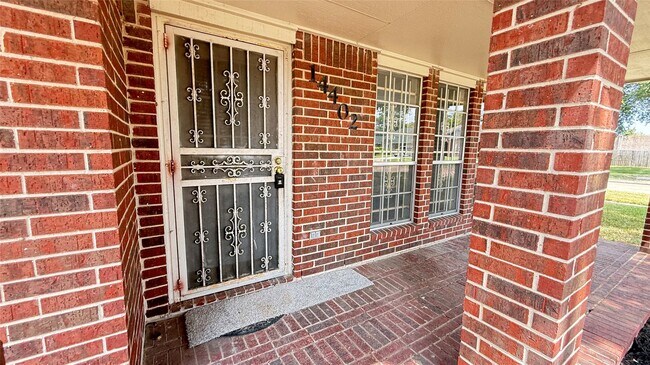 Building Photo - 14402 Stone Park Rd