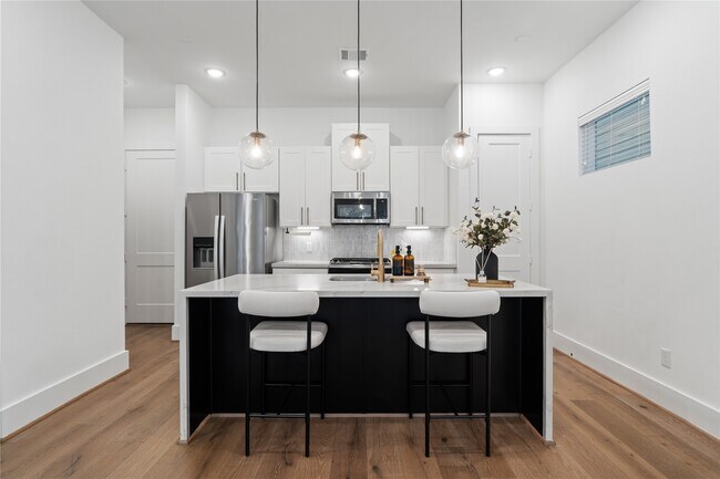 Building Photo - 9011 Wellspring Dr