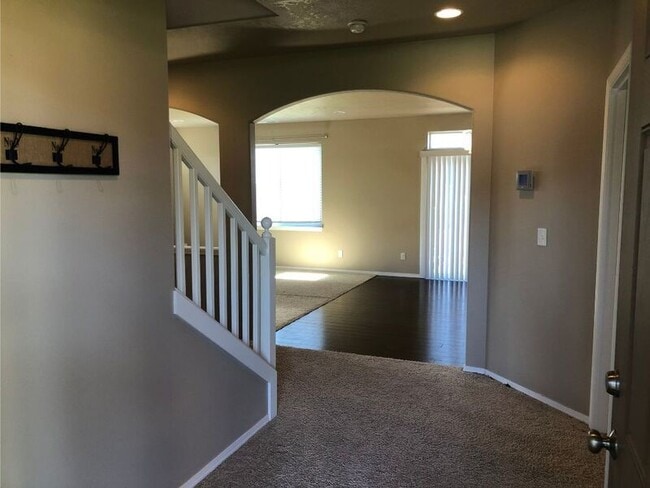 Building Photo - 2350 NW Hazelwood Ave