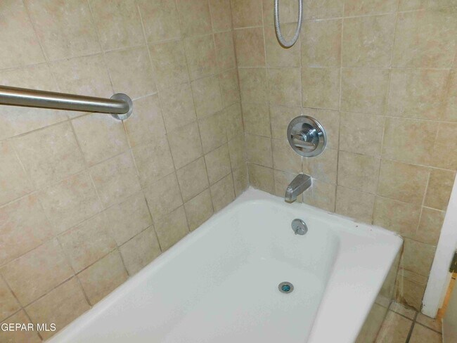 Building Photo - 225 3 Rivers Dr