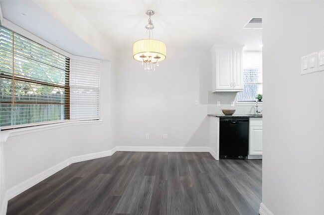 Building Photo - 56 E White Willow Cir