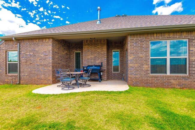 Building Photo - 2244 E Kellan Ct Terrace