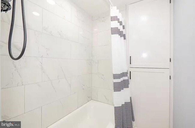 Building Photo - 1125 Washington Blvd