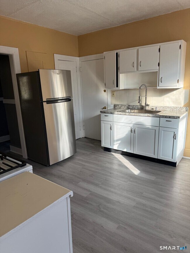 Building Photo - 120 Evergreen Ave