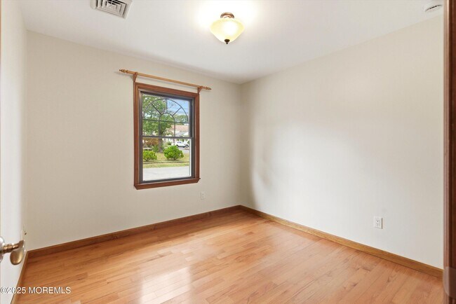 Building Photo - 501 Silverton Rd