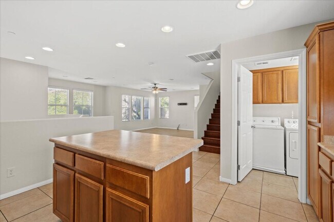 Building Photo - 3 Story, Spacious and Inviting 3-bedroom In Centennial Hills, with Downstairs Bedroom Suite