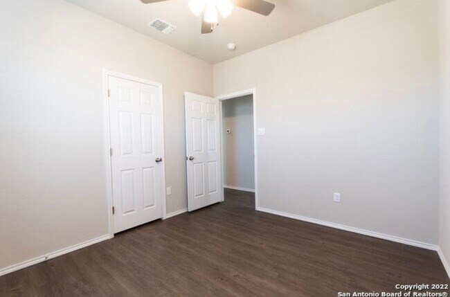 Building Photo - 3bd/2.5ba Townhouse is Seguin