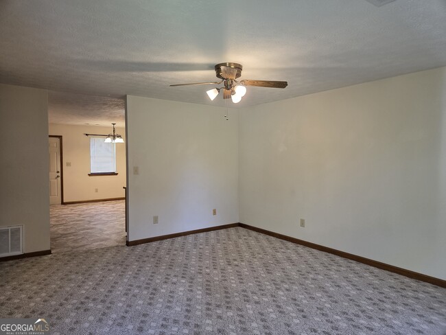 Building Photo - 8457 Pineland Dr