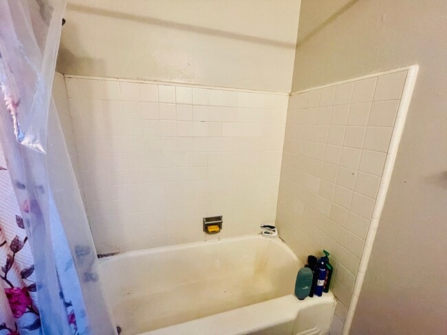 Building Photo - 1121 W Churchill St