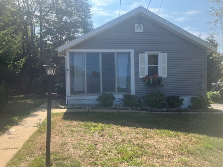 Building Photo - 56 Anthony Rd