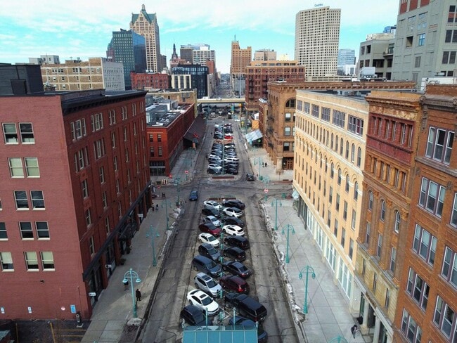 Building Photo - 234 N Broadway