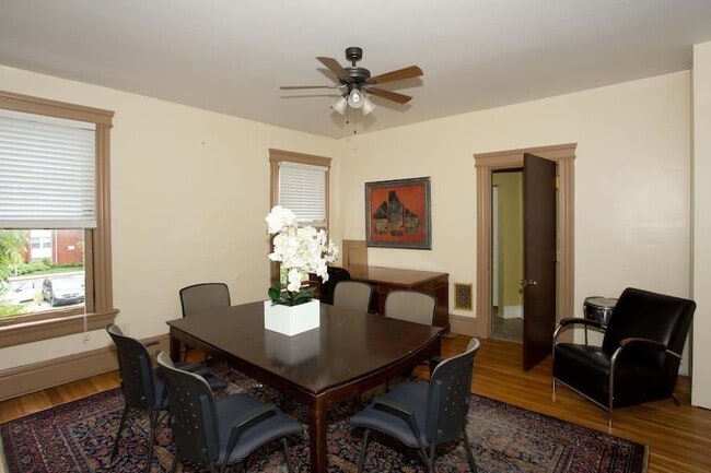 Building Photo - 705 Bryden Rd