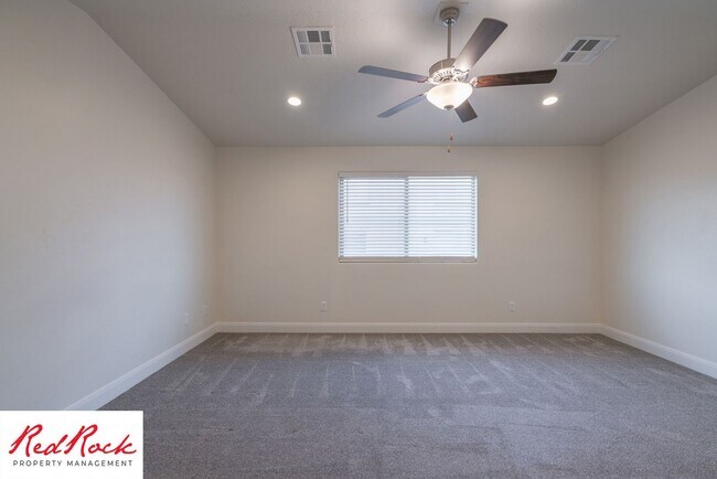 Building Photo - Modern Townhome in Desirable Hurricane Hei...