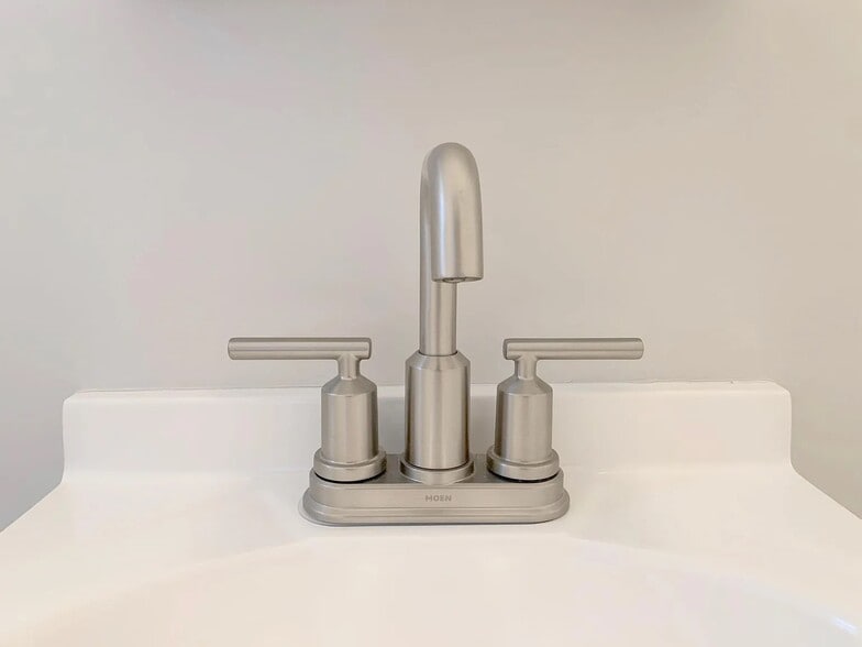 Building Photo - 142 E Gay St