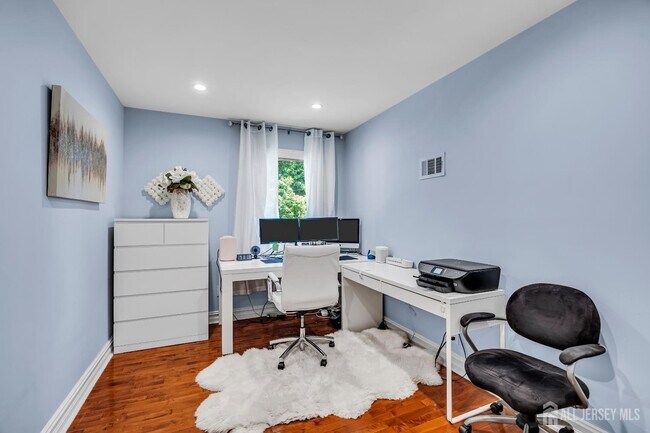 Building Photo - 152 Redpine Loop